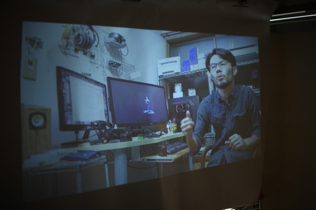 小型LEDプロジェクターにAppleTVをつないでyoutube動画視聴