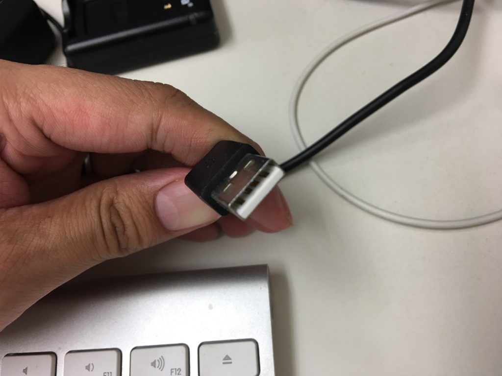 一般的な USB Type-A端子の形状